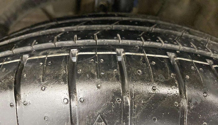 2022 Maruti Dzire ZXI CNG, CNG, Manual, 53,235 km, Right Front Tyre Tread