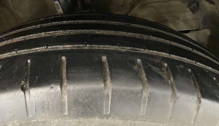 2022 Maruti Dzire ZXI CNG, CNG, Manual, 53,235 km, Left Front Tyre Tread