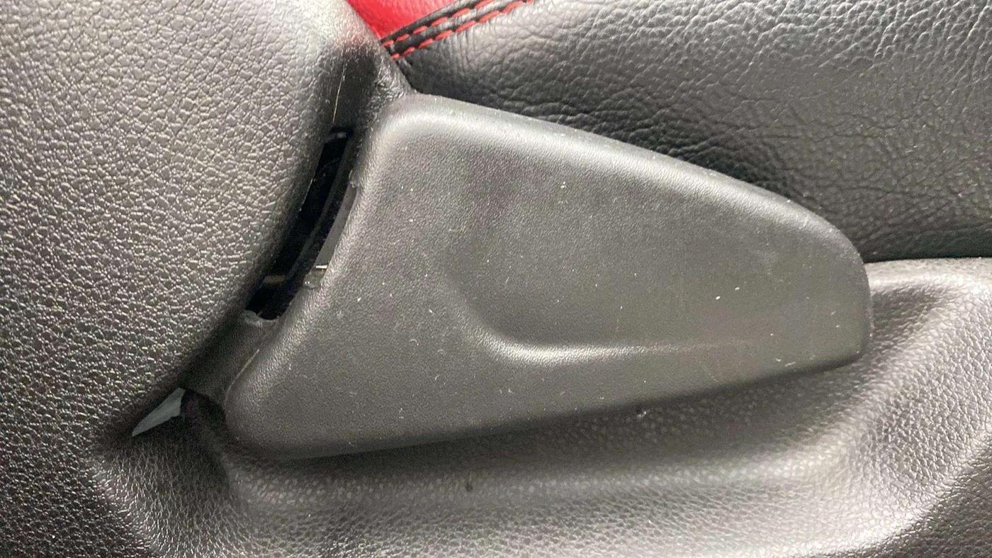 2018 Renault Kwid RXT 1.0 AMT, Petrol, Automatic, 31,082 km, Driver Side Adjustment Panel