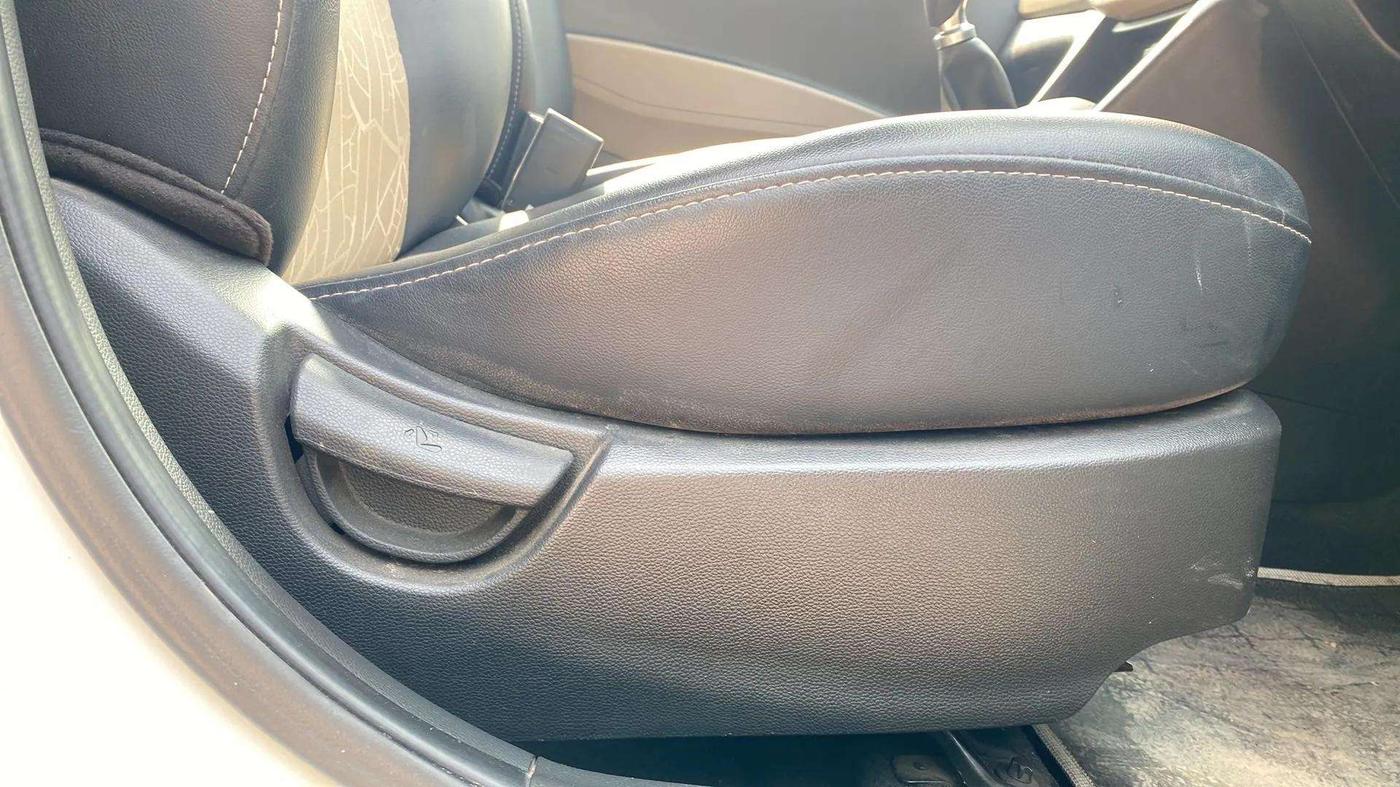 2018 Hyundai Grand i10 SPORTZ 1.2 KAPPA VTVT, Petrol, Manual, 6,007 km, Driver Side Adjustment Panel