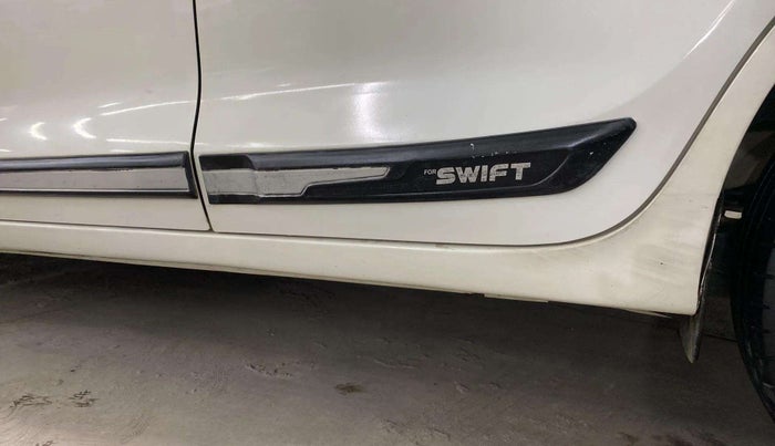 2020 Maruti Swift ZXI, Petrol, Manual, 39,918 km, Left running board - Slightly dented