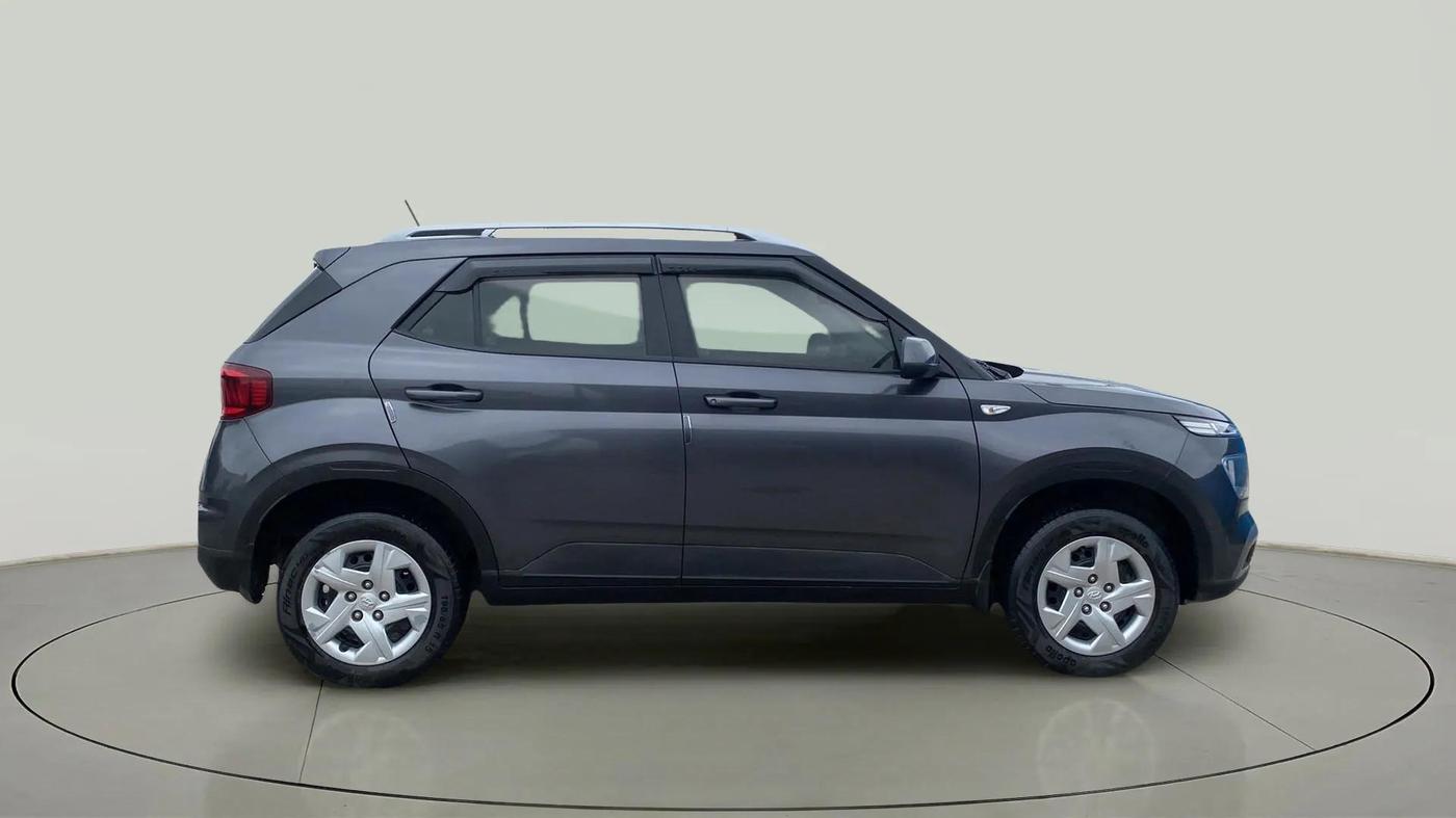2022 Hyundai VENUE S 1.2, Petrol, Manual, 40,165 km, Right Side