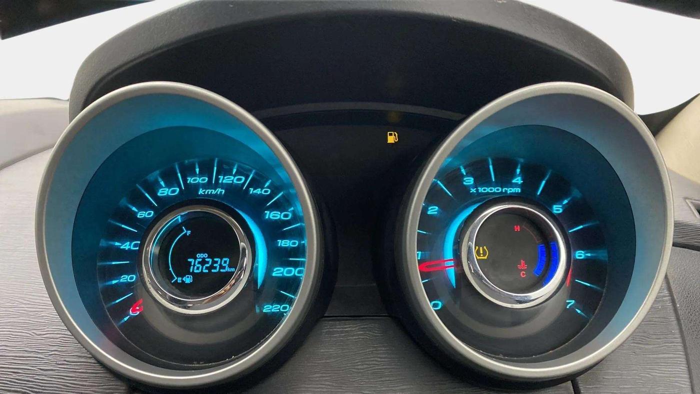 2015 Mahindra XUV500 W10, Diesel, Manual, 76,637 km, Odometer Image
