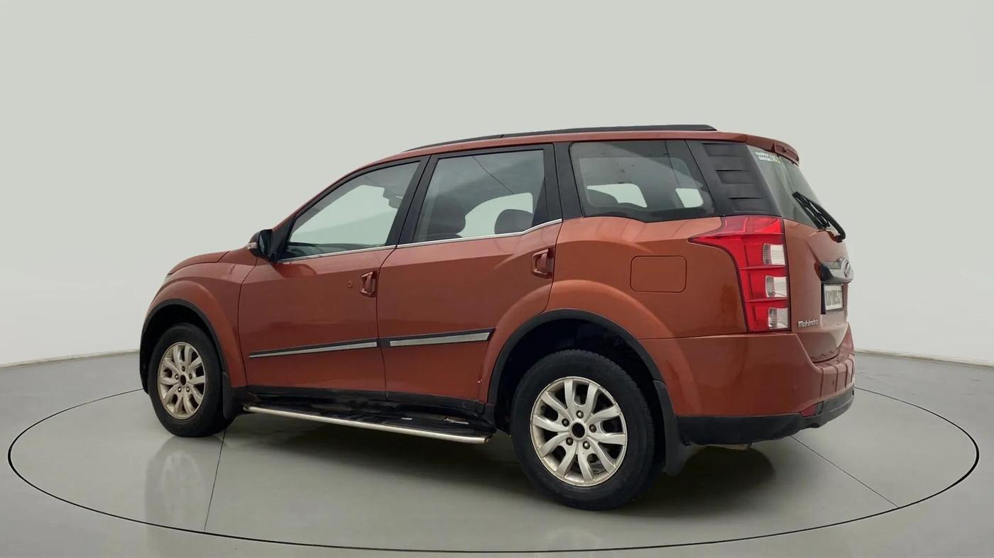 2015 Mahindra XUV500 W10, Diesel, Manual, 76,637 km, Left Back Diagonal