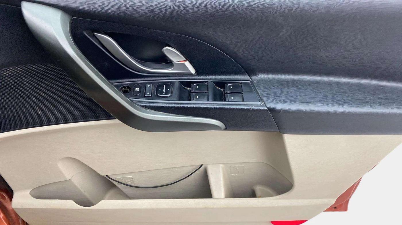 2015 Mahindra XUV500 W10, Diesel, Manual, 76,637 km, Driver Side Door Panels Control