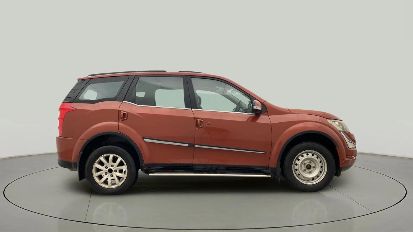 2015 Mahindra XUV500 W10, Diesel, Manual, 76,637 km, Right Side View