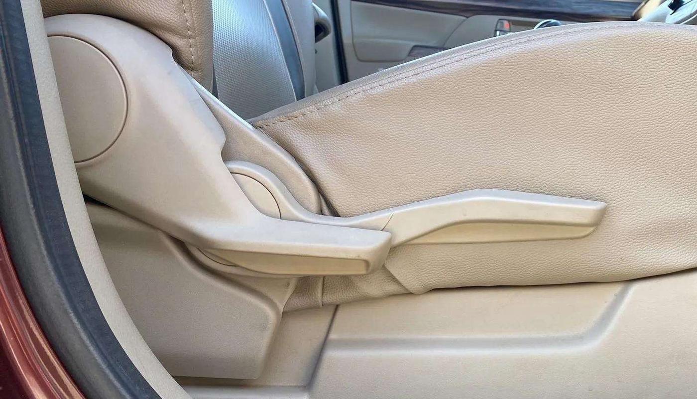 2019 Maruti Ertiga ZXI+ SHVS, Petrol, Manual, 16,768 km, Driver Side Adjustment Panel