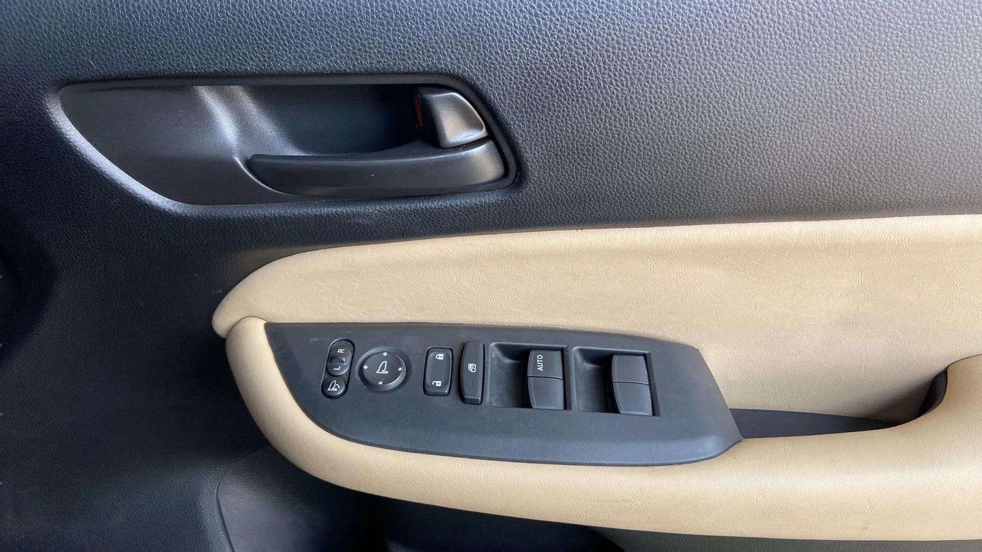 2022 Honda City 1.5L I-VTE V CVT, Petrol, Automatic, 35,649 km, Driver Side Door Panels Control
