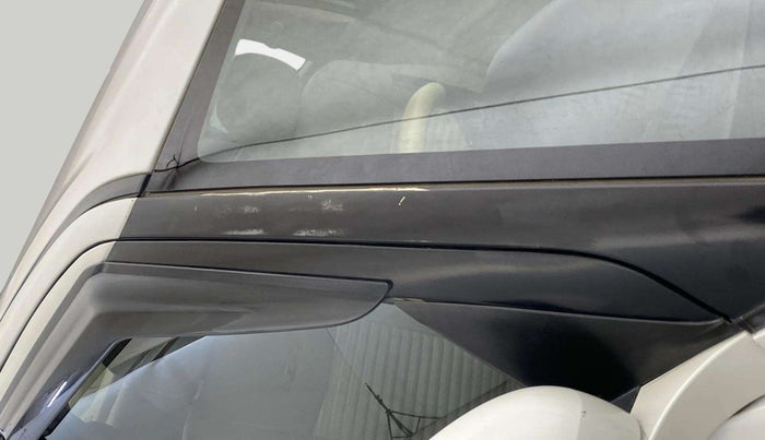 2015 Maruti Swift Dzire ZXI, Petrol, Manual, 49,341 km, Right A pillar - Paint is slightly faded