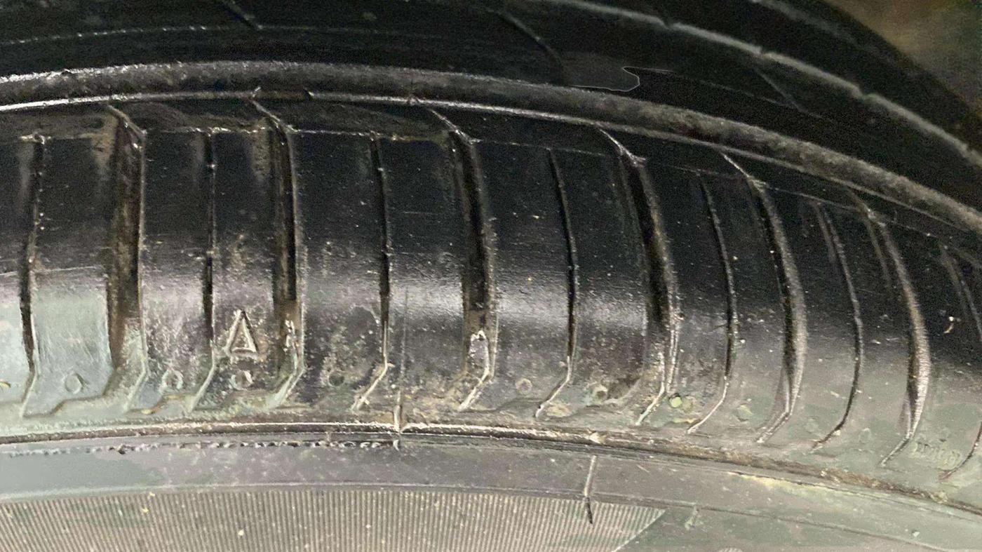 2015 Maruti Swift Dzire ZXI, Petrol, Manual, 49,684 km, Left Front Tyre Tread
