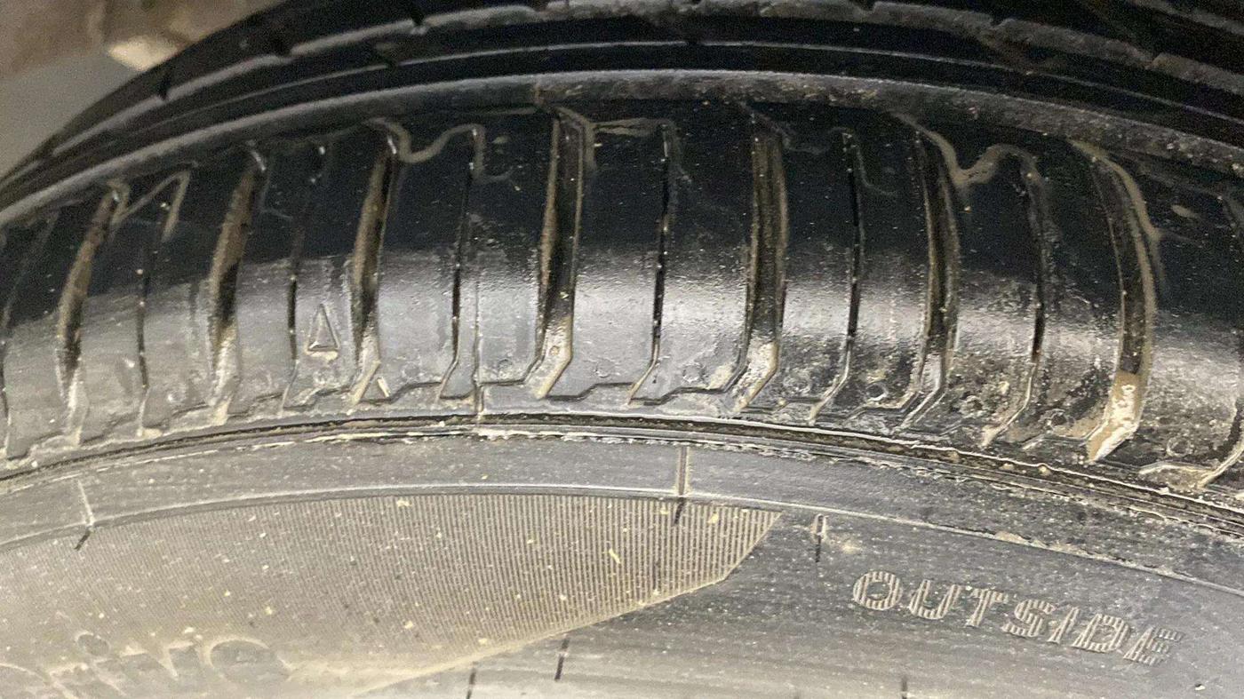 2015 Maruti Swift Dzire ZXI, Petrol, Manual, 49,684 km, Left Rear Tyre Tread