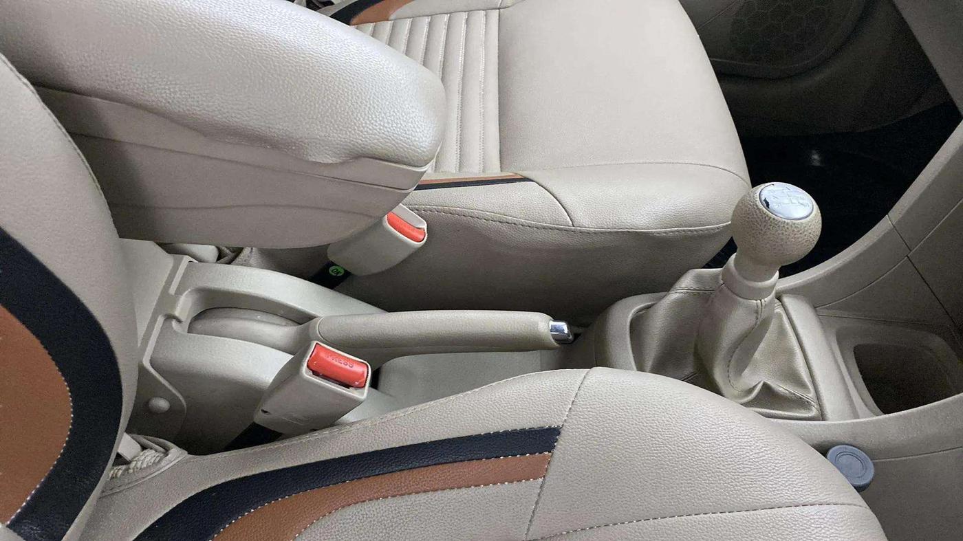 2015 Maruti Swift Dzire ZXI, Petrol, Manual, 49,684 km, Gear Lever