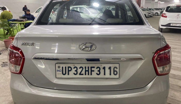 2016 Hyundai Xcent S 1.2, Petrol, Manual, 32,944 km, Dicky (Boot door) - Slightly dented