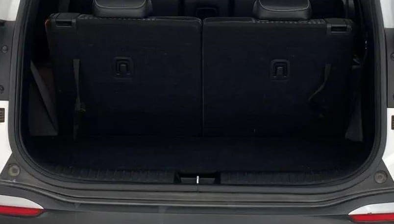 2022 KIA CARENS PRESTIGE 1.4 PETROL 7 STR, Petrol, Manual, 33,209 km, Boot Inside