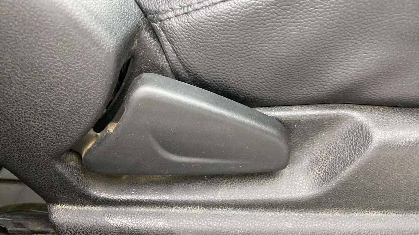 2018 Renault Kwid RXL, Petrol, Manual, 47,091 km, Driver Side Adjustment Panel