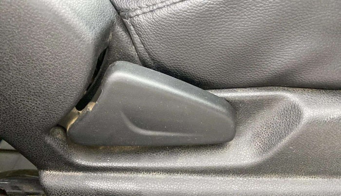 2018 Renault Kwid RXL, Petrol, Manual, 47,091 km, Driver Side Adjustment Panel
