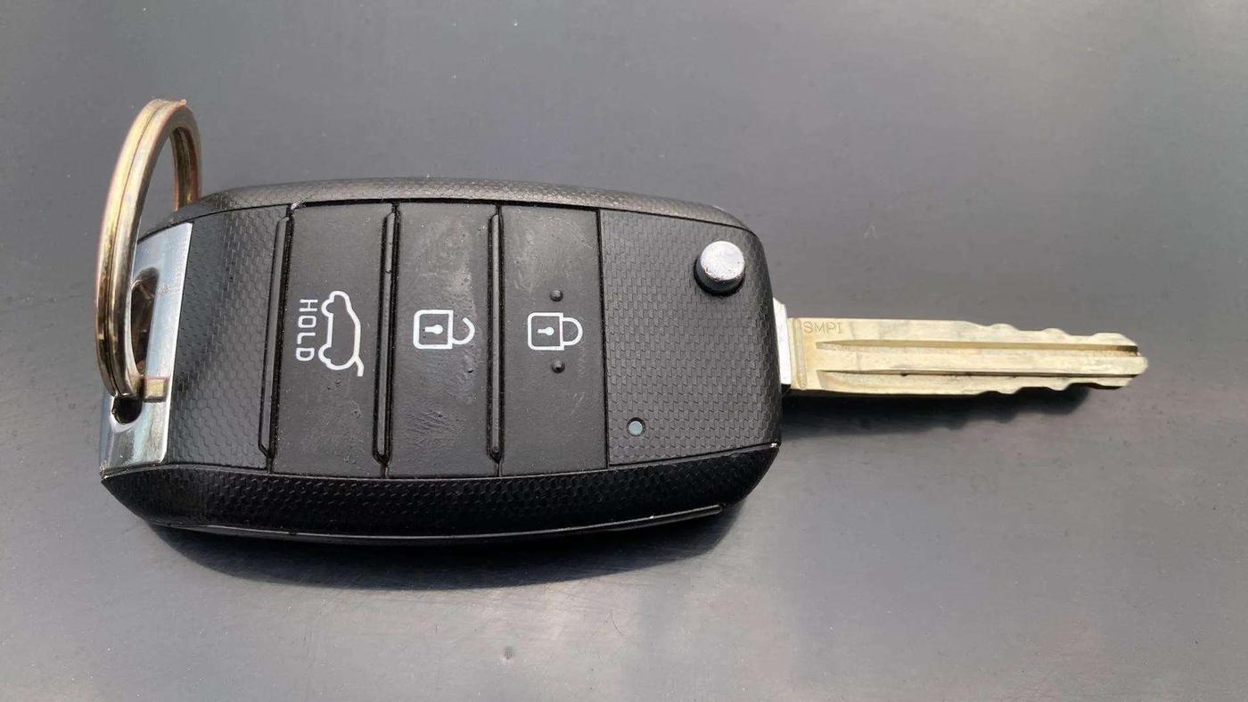 2023 KIA SONET HTK PLUS 1.2 PETROL MT, Petrol, Manual, 9,403 km, Key Close Up