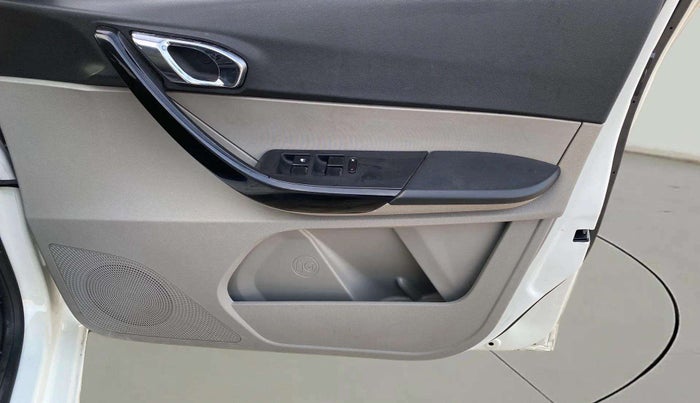2018 Tata Tiago XZ PETROL, Petrol, Manual, 27,912 km, Driver Side Door Panels Control