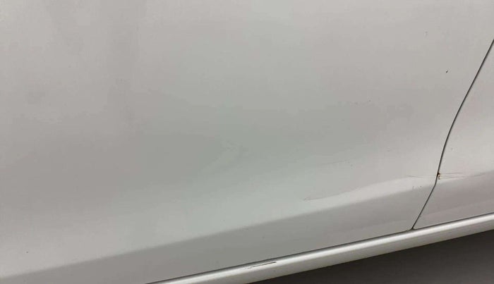 2017 Maruti Celerio VXI CNG, CNG, Manual, 99,652 km, Front passenger door - Slightly dented