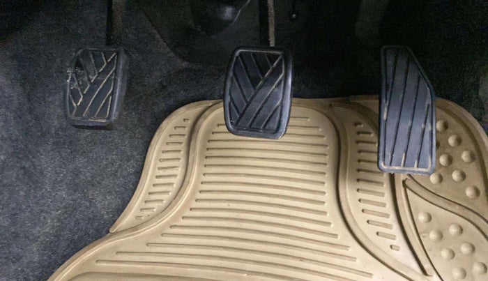 2017 Maruti Celerio VXI CNG, CNG, Manual, 99,652 km, Pedals