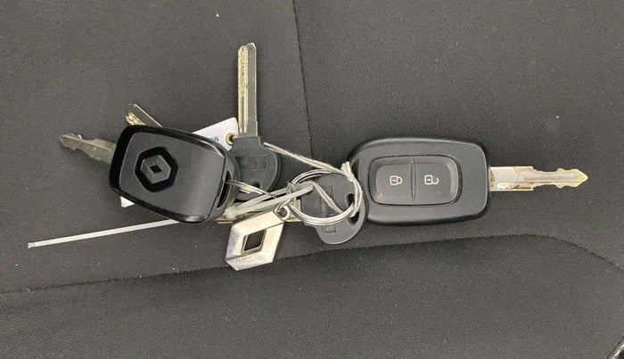 2020 Renault Kwid RXL 1.0, Petrol, Manual, 20,575 km, Lock system - Door lock knob has minor damage