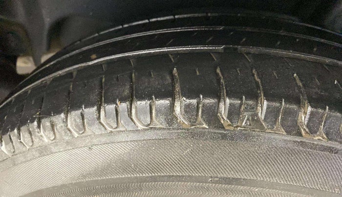 2017 Maruti Dzire VXI, CNG, Manual, 75,143 km, Left Rear Tyre Tread