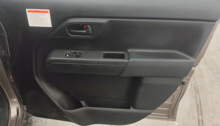2019 Maruti New Wagon-R LXI CNG 1.0, CNG, Manual, 98,813 km, Driver Side Door Panels Control