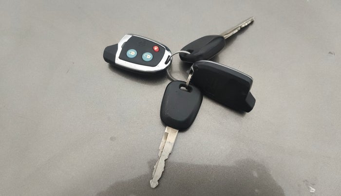 2019 Maruti New Wagon-R LXI CNG 1.0, CNG, Manual, 98,813 km, Key Close Up