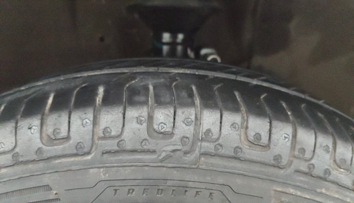 2019 Maruti New Wagon-R LXI CNG 1.0, CNG, Manual, 98,813 km, Right Front Tyre Tread