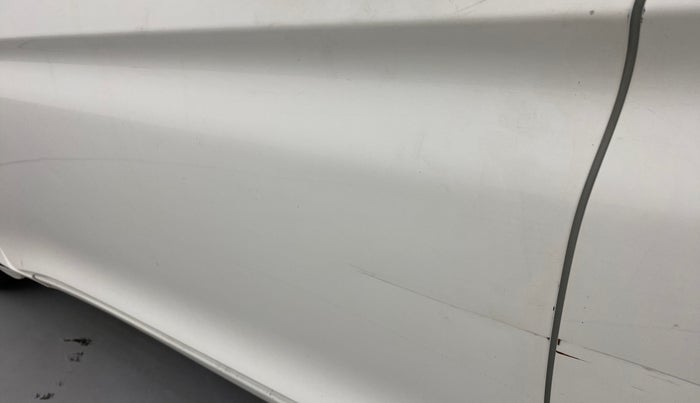 2015 Honda City 1.5L I-DTEC V, Diesel, Manual, 1,08,844 km, Front passenger door - Slightly dented