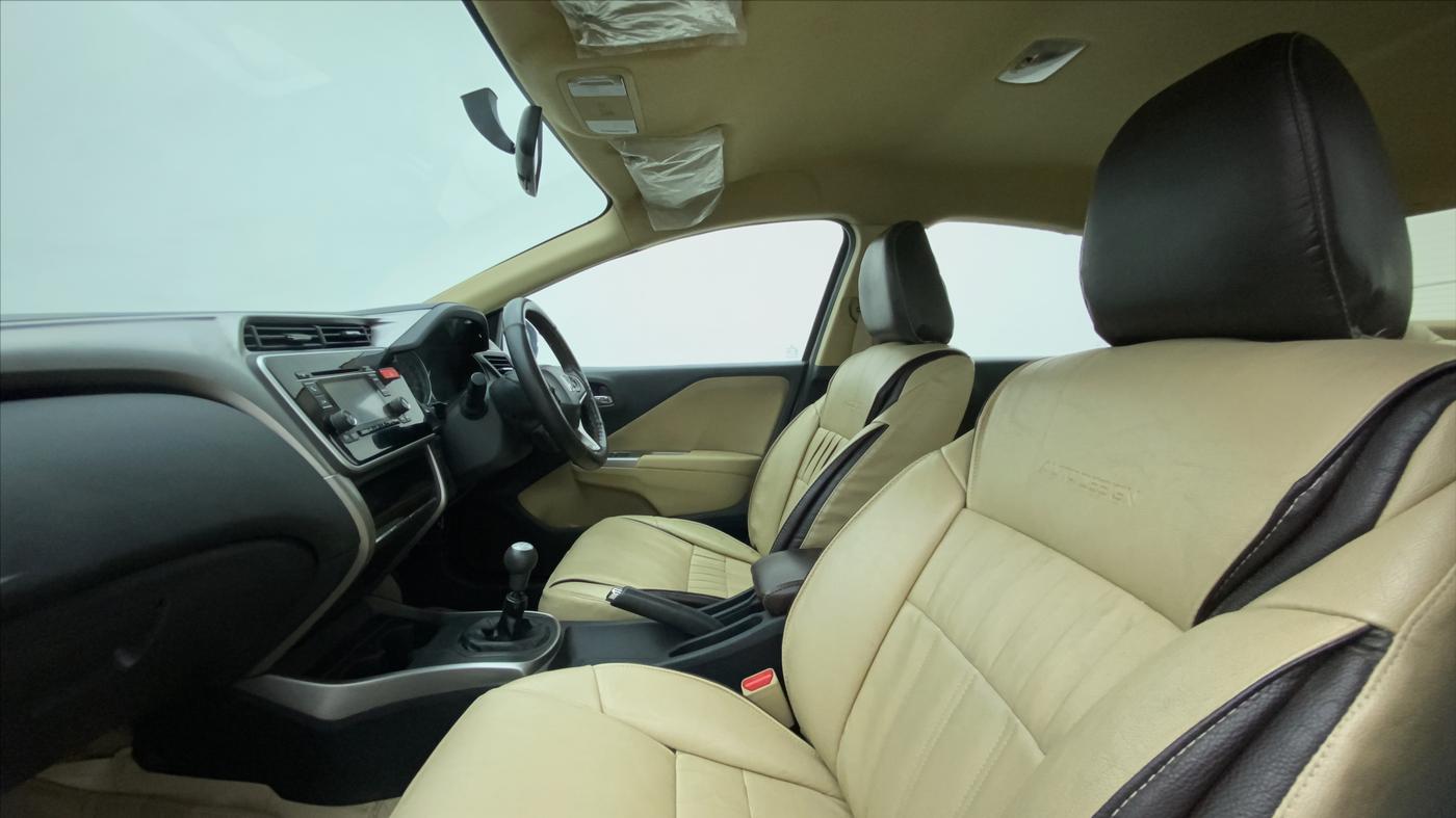 2015 Honda City 1.5L I-DTEC V, Diesel, Manual, 1,08,844 km, Right Side Front Door Cabin