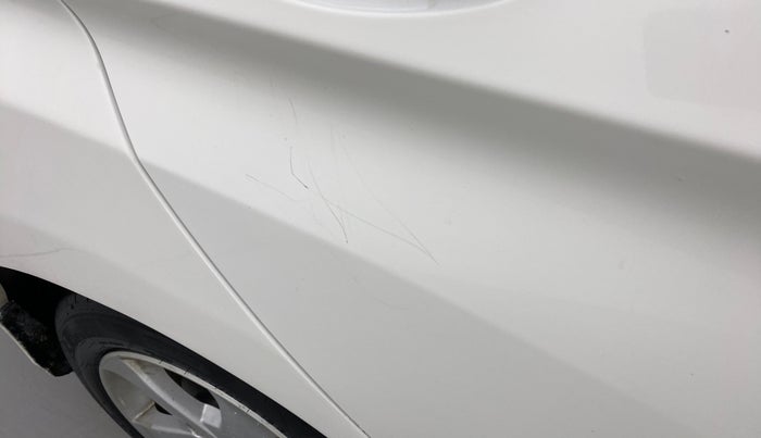2015 Honda City 1.5L I-DTEC V, Diesel, Manual, 1,08,844 km, Right rear door - Minor scratches