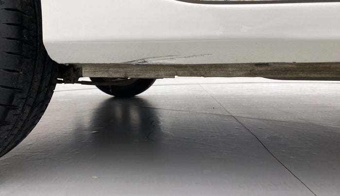 2015 Honda City 1.5L I-DTEC V, Diesel, Manual, 1,08,844 km, Right running board - Slightly dented