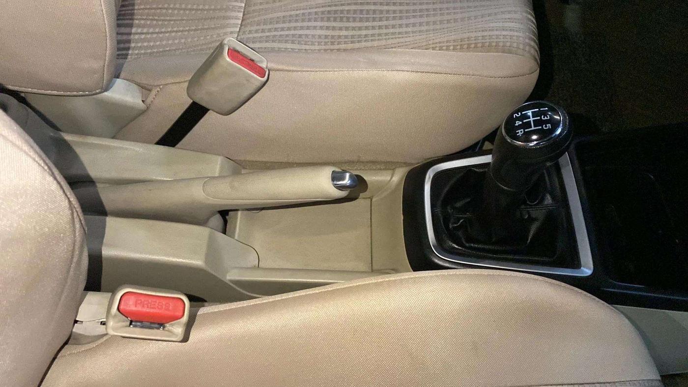 2019 Maruti Dzire VDI, Diesel, Manual, 19,302 km, Gear Lever