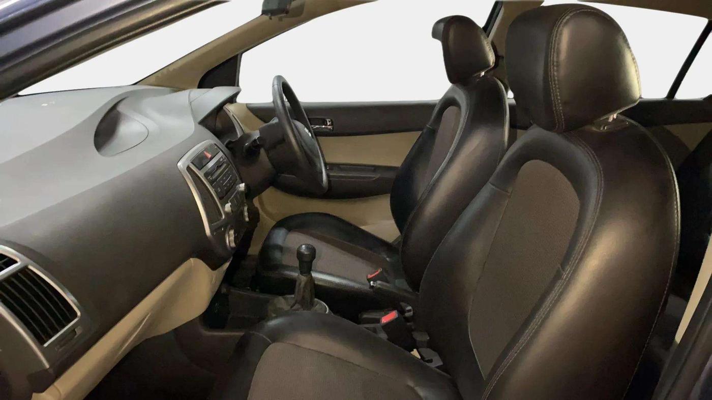 2013 Hyundai i20 MAGNA (O) 1.2, Petrol, Manual, 47,501 km, Right Side Front Door Cabin