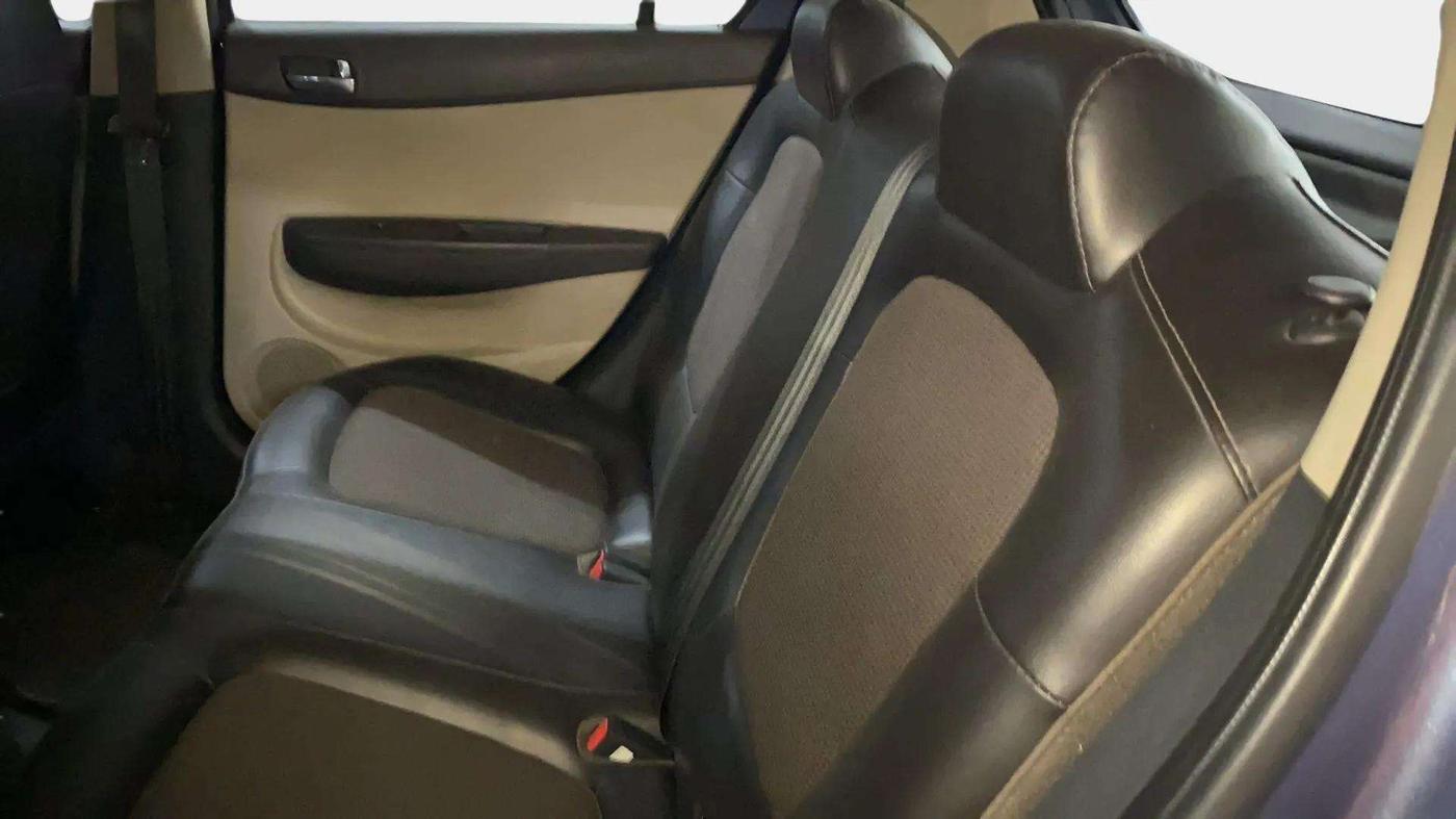 2013 Hyundai i20 MAGNA (O) 1.2, Petrol, Manual, 47,501 km, Right Side Rear Door Cabin