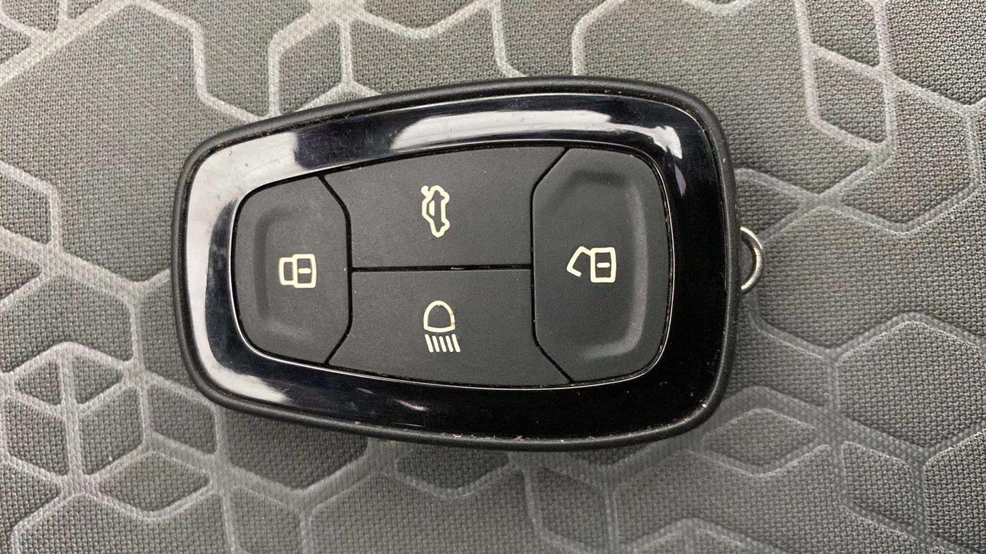 2020 Tata ALTROZ XZ PETROL, Petrol, Manual, 39,216 km, Key Close Up