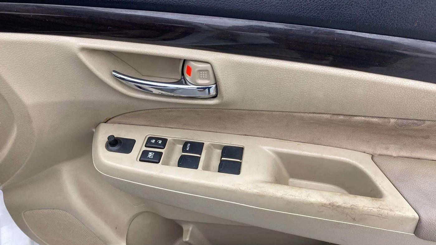 2016 Maruti Ciaz VXI+, Petrol, Manual, 48,311 km, Driver Side Door Panels Control