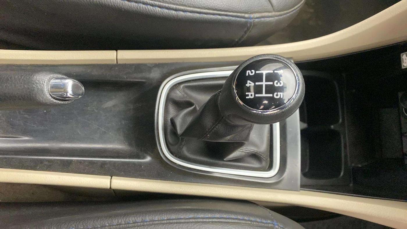 2016 Maruti Ciaz VXI+, Petrol, Manual, 48,311 km, Gear Lever