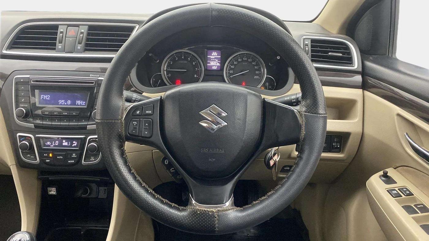2016 Maruti Ciaz VXI+, Petrol, Manual, 48,311 km, Steering Wheel Close Up