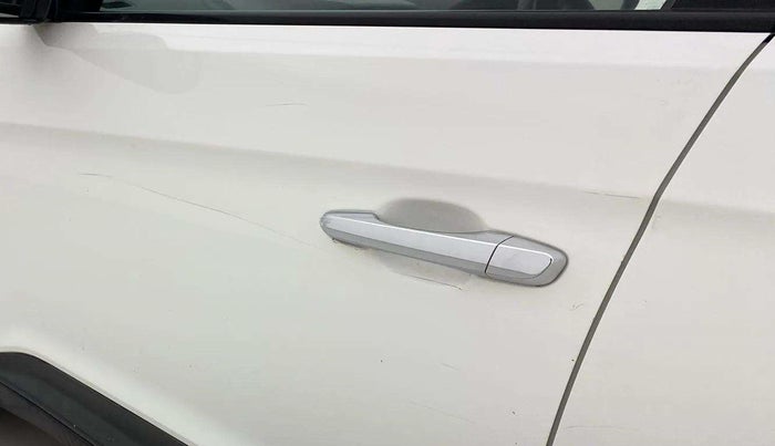 2017 Hyundai Creta SX PLUS 1.6 PETROL, Petrol, Manual, 31,598 km, Front passenger door - Minor scratches