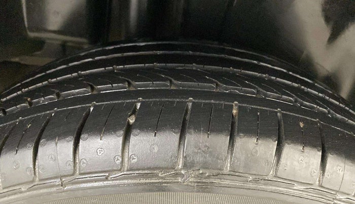 2022 Maruti Ciaz ALPHA  AT 1.5 SHVS PETROL, Petrol, Automatic, 27,022 km, Left Front Tyre Tread