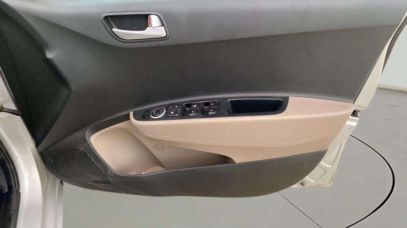 2016 Hyundai Xcent SX 1.2, Petrol, Manual, 53,136 km, Driver Side Door Panels Control