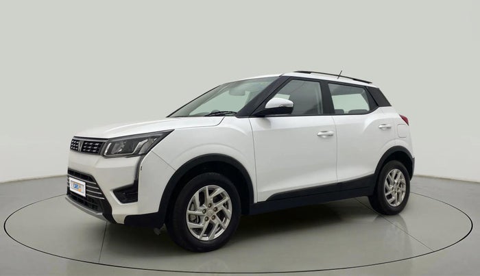 2024 Mahindra XUV300 W8 1.2 PETROL, Petrol, Manual, 3,202 km, Left Front Diagonal