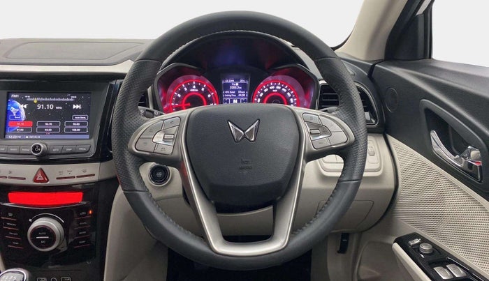 2024 Mahindra XUV300 W8 1.2 PETROL, Petrol, Manual, 3,202 km, Steering Wheel Close Up