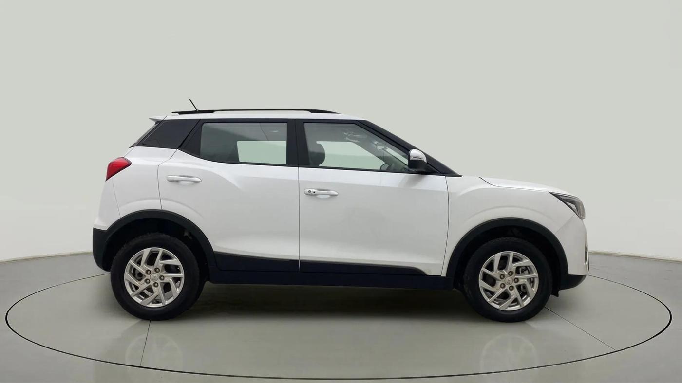 2024 Mahindra XUV300 W8 1.2 PETROL, Petrol, Manual, 3,202 km, Right Side View