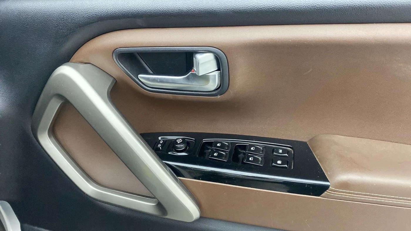 2022 Mahindra SCORPIO-N Z8 L PETROL MT 7 STR, Petrol, Manual, 22,802 km, Driver Side Door Panels Control