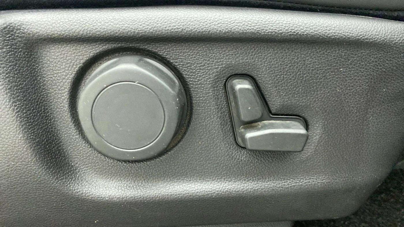 2022 Mahindra SCORPIO-N Z8 L PETROL MT 7 STR, Petrol, Manual, 22,802 km, Driver Side Adjustment Panel