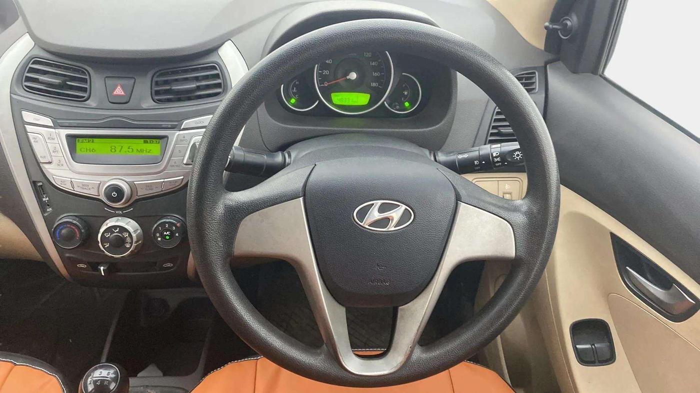 2014 Hyundai Eon SPORTZ, Petrol, Manual, 48,729 km, Steering Wheel Close Up