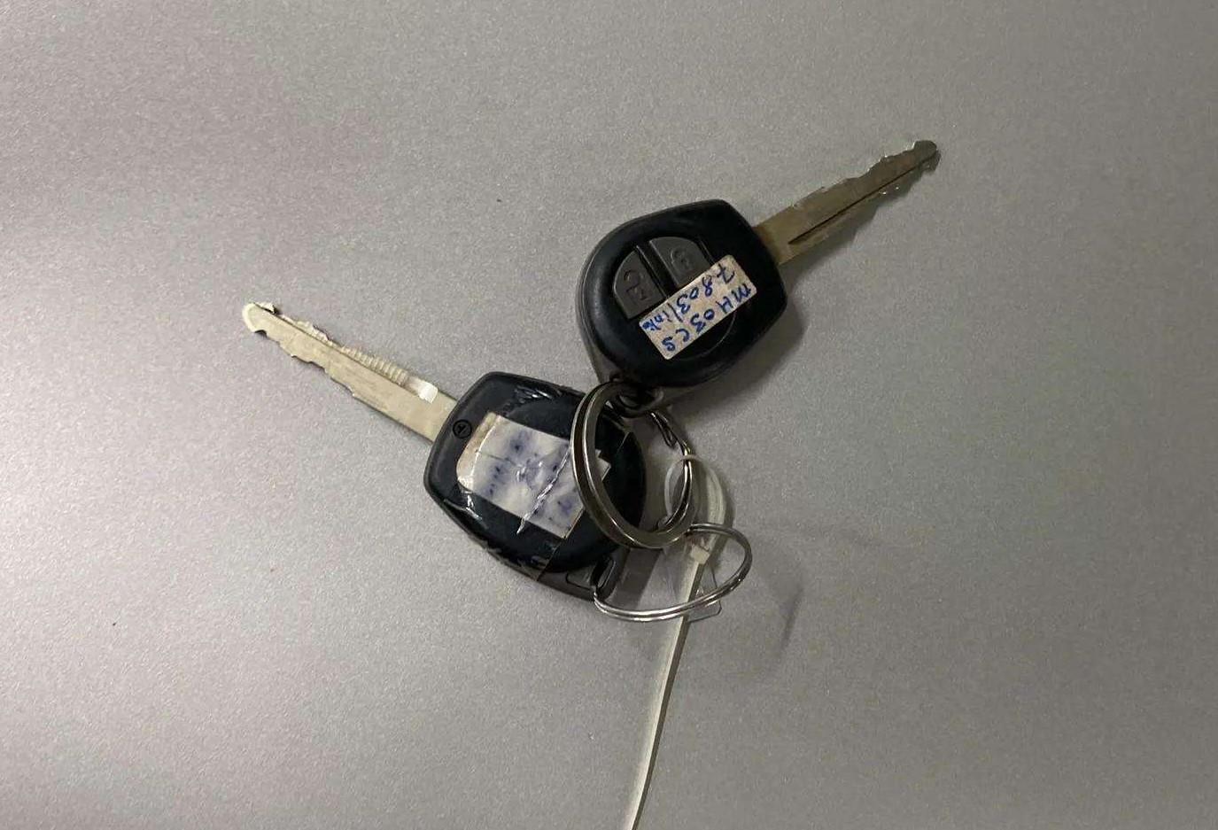 2018 Maruti Dzire VXI AMT, Petrol, Automatic, 74,874 km, Key Close Up